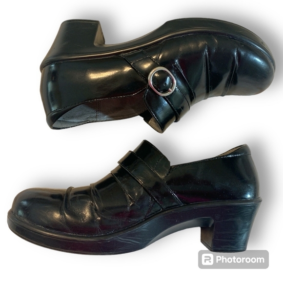 allegria Shoes - LIKE NEW Alegria Halli Black Waxy heeled shoes size 38